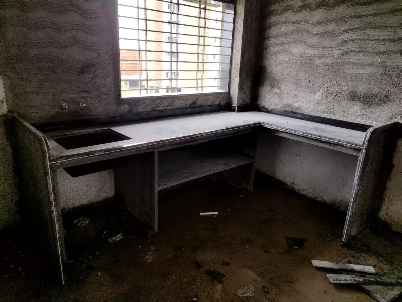 L-shaped granite kitchen platform with sink, fitted on site